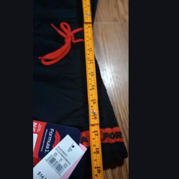 FORMULA 1 Black/Red Graphic Logo Racing Shorts Women's 1X - Picture 9 of 10